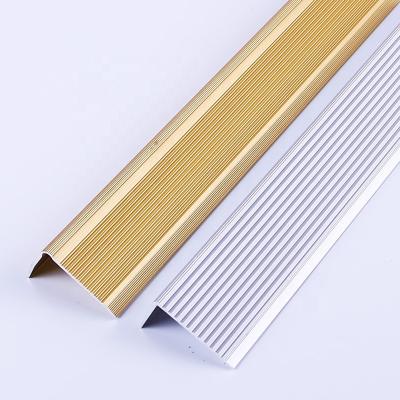 China 2022 FSF Modern Export Main Items Aluminum Metal L Shape Step Trim Effect Matte Silver Anodizing Color Stair Nosing Profile With Lines for sale