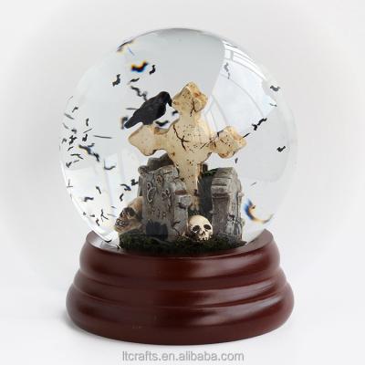 China Custom Religious Type Snow Globe Europe Skull Snow Globe Manufacturers for sale