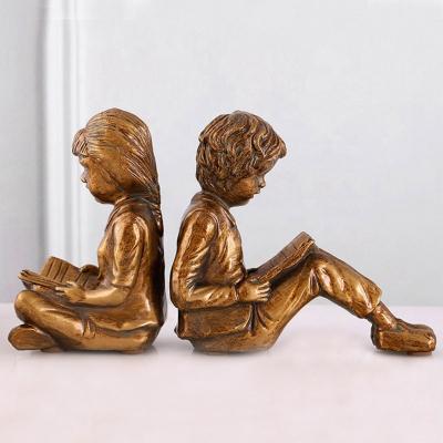 China Custom home decoration resin boys and girls statue bookends decoration for sale