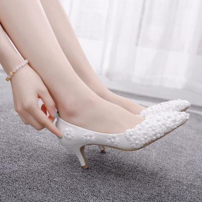 China Crystal Queen White Beading Flowers Printed High Heels Wedding Shoes 5CM Bridal Pumps Women Party and Evening for sale