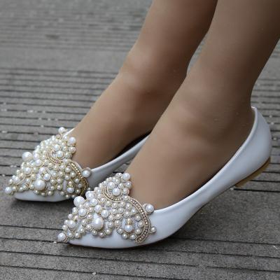 China Crystal Queen String Bead Women Flat Shoes Pointed Toe Flats Spring Bead Flower Wedding Shoes Plus Size for sale