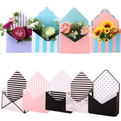 China Disposable Wrap Flower Boxes Bouquet Gift Box Hand Holds Folding Floral Bouquet Paper Box Flower Paper Holder Romantic Decor for sale