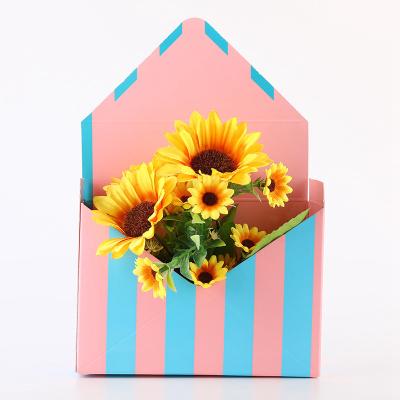 China New Arrival Envelope Shape Cardboard Flower Packing Box Rose Flower Boxes Small Gift Disposable Candy Packing Box For Flower for sale