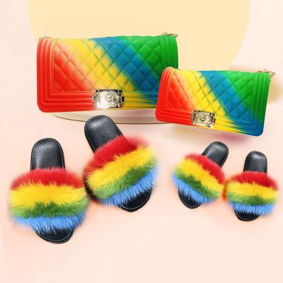 China Custom Logo Slippers Jelly Furry Handbag Mommy Summer Women's Sandals 2021 Fashion Trend I Fur Slides And Purse Set for sale