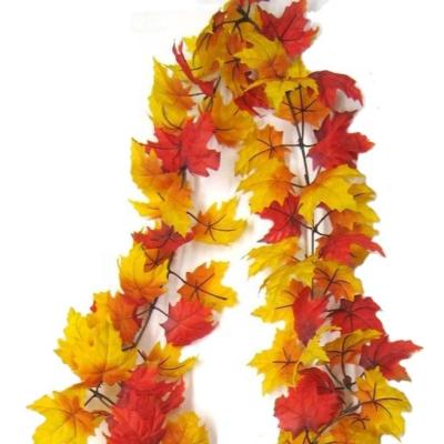 China Outdoor Indoor Decoration Artificial Maple Leaf Fall Leaves Wreath for sale