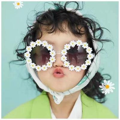 China Fashion Sunglasses Wholesale Round Daisy Girls Sunglasses Eye Protection Decoration Sun Shade Lenses for sale