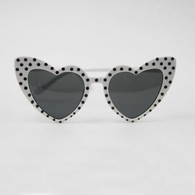 China New Fashion Heart Color Dot Heart Kids Sunglasses Black White Red Pink UV400 Protection for sale