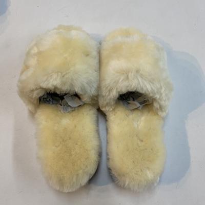 China Women's Faux Fur Slippers Fuzzy Flat Spa Fluffy Open Toe House Shoes Indoor Slide Breathable Sandals for sale