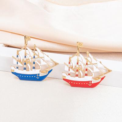 China New Arrival Colorful Fashion Enamel Sailboat Brooch Pin Creative Oil Drop Pirate Ship Brooch For Party for sale