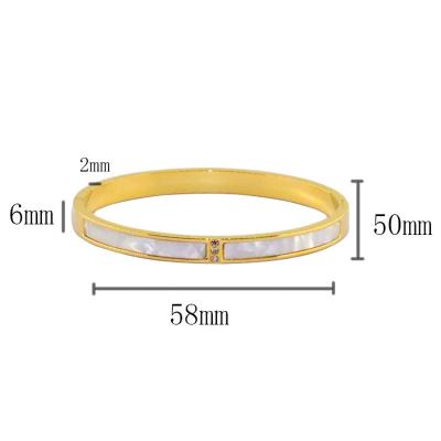 China Fashion New Design Luxury Titanium Steel Do Not Fade Delicate Fashion Design Gold Ladies Bracelet for sale