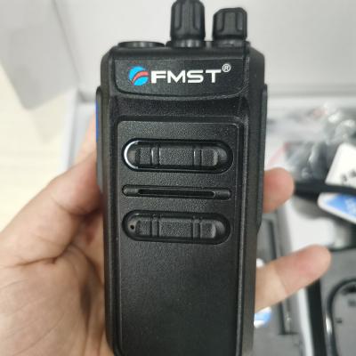 China Low Price Custom High Quality Walkie Talkie OEM Two Way Radio V818 430 for sale