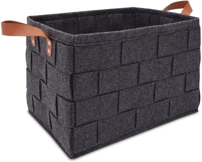 China Sustainable Large Size Handmade Foldable Felt Woven Storage Basket With PU Handle for sale