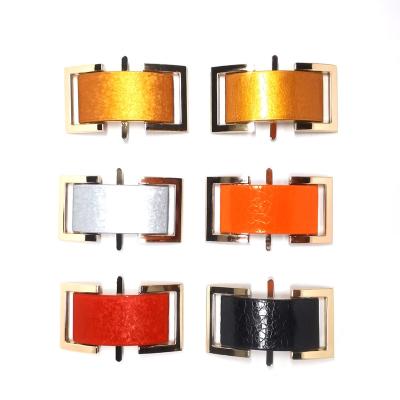 China Cool Shoe Buckle 2021 Designs Crocodile Skin Paint Ladies Shoes Buckles for sale