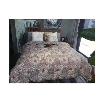 China Luxury Fashionable Folded Customization Bedding Sheets Comforter Comforter Set for sale