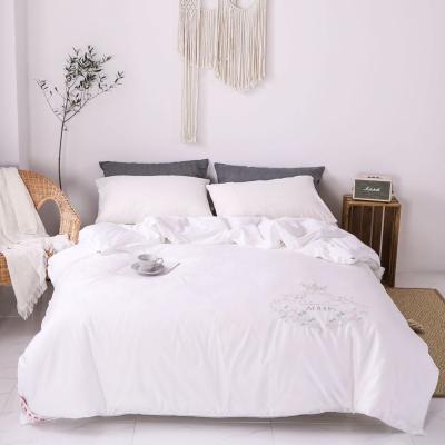 China Wholesales Folded Embroidery Modern Luxury Handmade Craft Bedding Summer Silk Comforter Bedding for sale