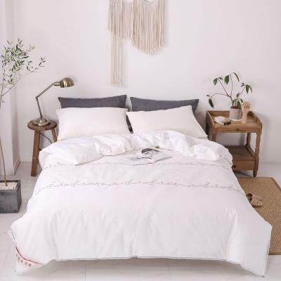 China Folded 100% Silk Cotton Comforter Embroidery Comforter Set Home Wholesale New Comforter Home Choice Design for sale