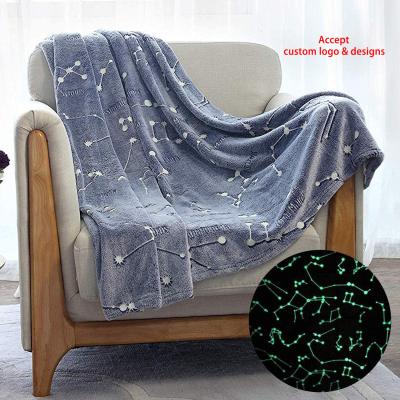 China 2021 Customs Popular Wholesale PORTABLE Star Flannel Glow in Dark Blanket for sale