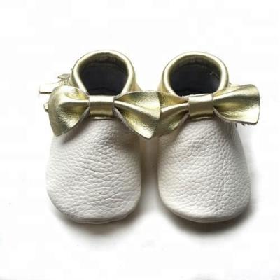 China Kinghoo Waterproof White and Gold Bow Moccasins Baby Fringed Moccasins Infant Toddler Buckwheat Moccasins for sale