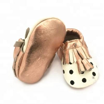 China First Walker Soft Bottom Baby Shoes Dot With Tassel New Arrive Baby Moccasin Black Waterproof Newbron Chevrotin Prewalkers Boots for sale