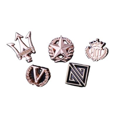 China Fashion Korean Mini Brooch Three Pointed Star Pin Buckle Female Letter V Wheat Ear Crown Luxury Brooches for sale