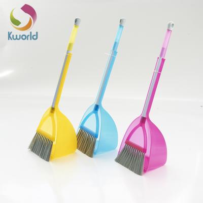 China Table and Desk Table Cleaning Tools, Mini Plastic Dustpan and Broom Set, Short Handle Broom for sale