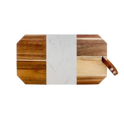 China Sustainable Nordic Acacia Wood Kitchen Style White Marble Breakfast Cutting Cutting Board With Leather Buckle for sale