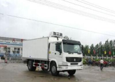 China 6 Wheels Small Refrigerated Truck , 4X2 110 Hp Food Transport Freezer Delivery Truck for sale