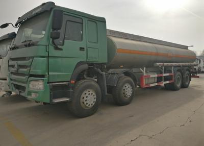 China Caminhão de petroleiro SINOTRUK do combustível de quatro eixos HOWO 30 - 40 toneladas para o transporte do óleo à venda