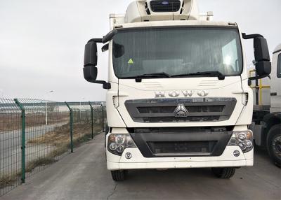 China El anuncio publicitario de 6×4 SINOTRUK HOWO refrigeró los camiones/las furgonetas con la condición del aire en venta