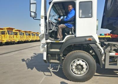 Chine Camion à benne basculante de verseur de matériau de construction camion à benne basculante commercial lourd de 266 - de 336 HP à vendre