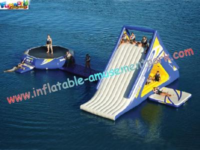 China ODM opblaasbare water trampoline met dia met duurzaam 0,9 MM PVC dekzeil materiaal Te koop