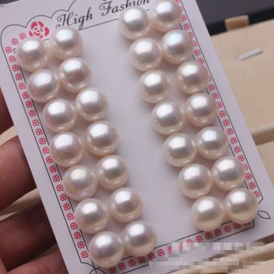 China Large Freshwater Pearl Size 4A Grade 13-13.5mm Button Round Loose Leaf Beads for sale