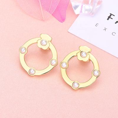 China 925 Sterling Silver Plated 18K Gold Cute Bear Pearl Earrings Fashion Pearl Earrings Women's Jewelry for sale