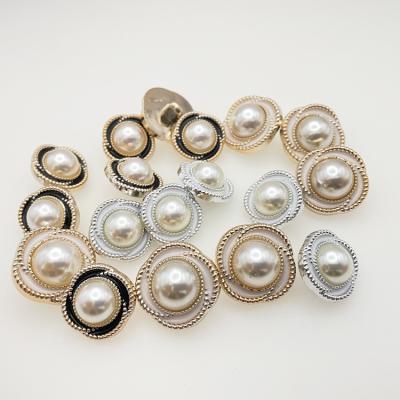 China Durable Good Quality Custom Shiny Silver Color Round Promotion Wedding Decoration Plastic Pearl Button Cloth for sale