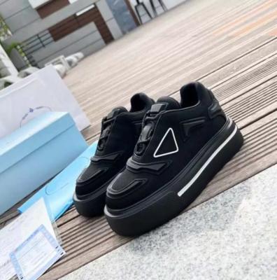 China Luxury Designer Fashion Sneaker Luxury Designer Casual Shoes Genuine Leather Men Women Men Trainer Running Shoes Motion Sensing for sale