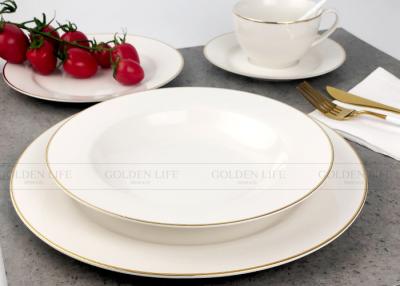 China Utensílios de mesa brancos excelentes dos grupos de jantar da porcelana com linha real do ouro à venda