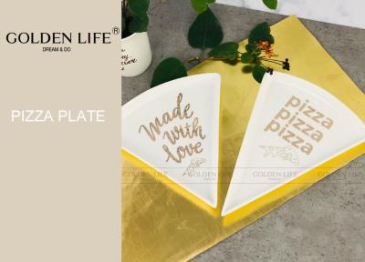 China Cuenco de cerámica personalizado de la placa, modelo del oro de la placa de la porción de la pizza del triángulo para el aperitivo en venta