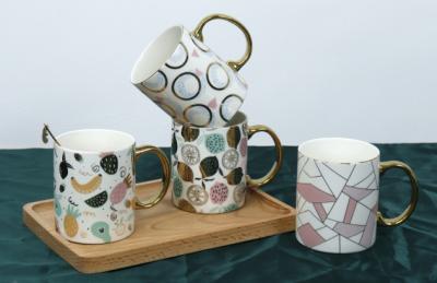 중국 New bone china mug with electroplating handgrip for home/office using fashion ceramic design 판매용