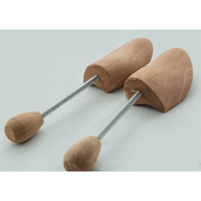 China Eco-Freindly Home Natural Adjustable Cedar Wooden Shoe Tree Spring Shoe Support for sale