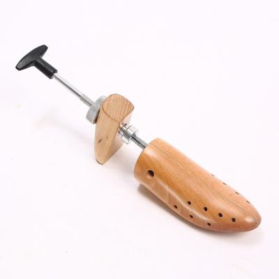 China Eco-Freindly Adjustable Wooden Rotation Controller Shoe Tree Shoe Stretcher Shaper Bi-Directional Shaft for sale