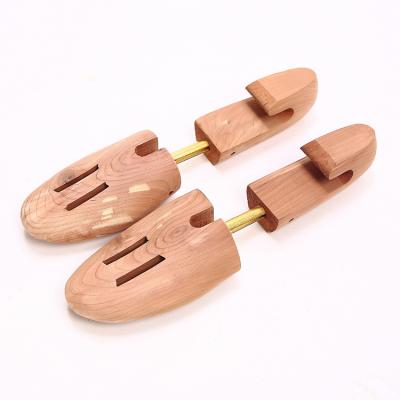 China Eco-Freindly Hot Selling Custom Made Mens Cedar Wood Shoe Tree Stretcher With Natural Scent for sale