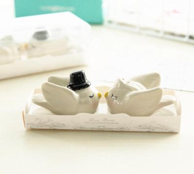 China Romantic Ceramic Wedding Favors Like Bird Ceramic Salt And Pepper Shakers for sale