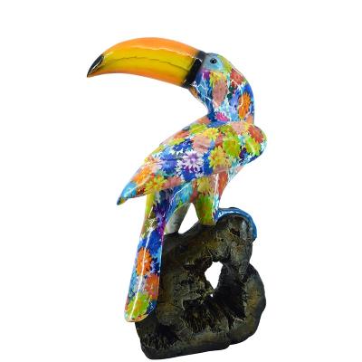 China 2021 Europe Custom Design Toucan Bird Figurines With Flower Patterns Antique Style Birds Base Wood Carvings For Home Decoration for sale