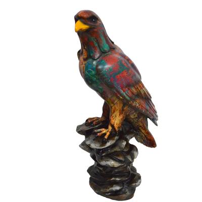 China New Creative Europe Eagle Resin Life Size Figurines For Home Decor Custom Hot Sale Animal Statues For Outdoor Decor Handmade Sculptures for sale