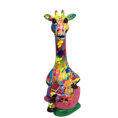 China Europe Featured Colorful Funny Giraffe Resin Figurines For Shelf Decor Polyresin Cute Animal Sculptures Modern Home Decor Ornaments for sale