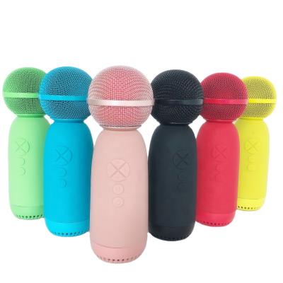 China Perfect Sound Wireless Karaoke Microphone Lights Portable Handheld Karaoke Speaker Machine Christmas Birthday for sale