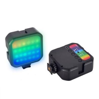 China Mini RGB 2000mAh 3000-7000k Mini Camera Video Light for Living Tiktoks Vlog Photography for sale