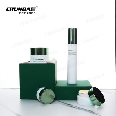 中国 Factory Outlets High Quality Luxury Opal White Porcelain Ceramic Serum Glass Pump Bottle For Cream Lotion Serum Cosmetic Oil 販売のため