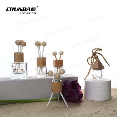 Cina Chunbai 10ml Car Freshener Pendant Air Mini Hanging Colorful Glass Aroma Reed Diffuser Bottle With Stopper And Box in vendita