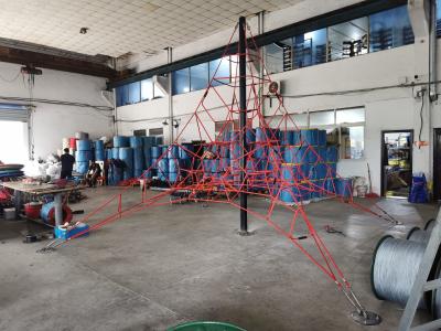 China Red neta de la araña de la pirámide del patio que sube para subir de los niños en venta